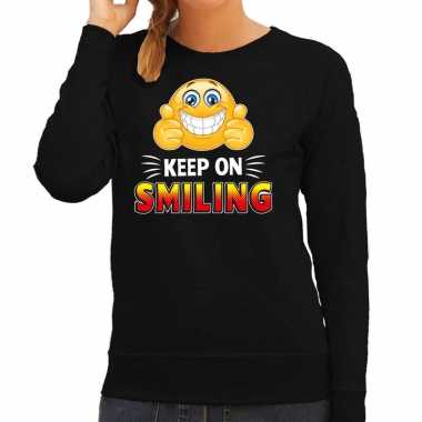 Funny emoticon sweater keep on smiling zwart dames