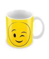 Emoticon mok knipoog
